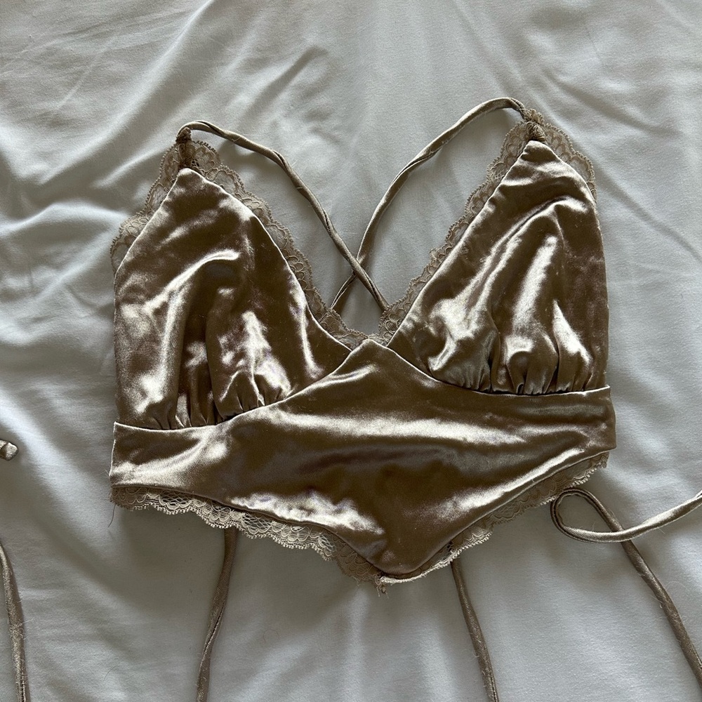 Garage lace/velvet top